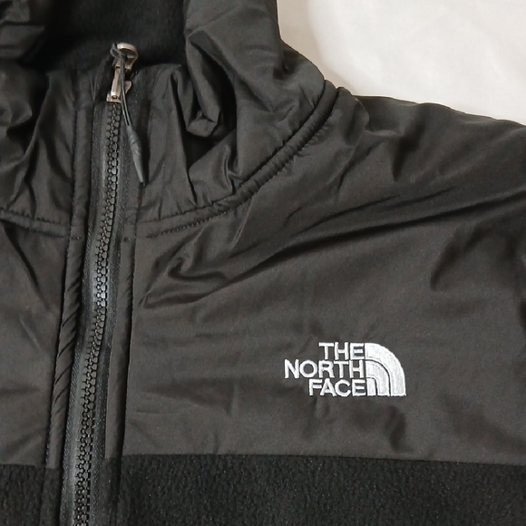 The North Face Men’s Black Lightweight Fleece Jacket - Picture 2 of 4